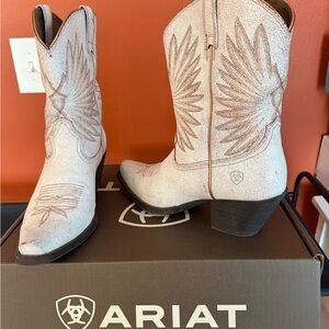 Goldie Distressed White Women's Boots